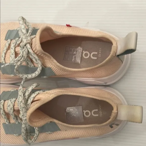 On Cloud Cloudeasy Peach Running Sneakers Women Size W9.5