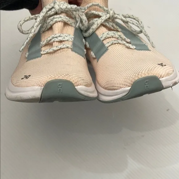 On Cloud Cloudeasy Peach Running Sneakers Women Size W9.5