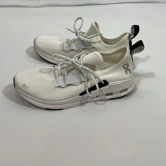ON Cloud Cloudeasy White Sneakers Size 8.5 NWOT