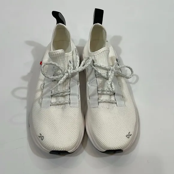ON Cloud Cloudeasy White Sneakers Size 8.5 NWOT