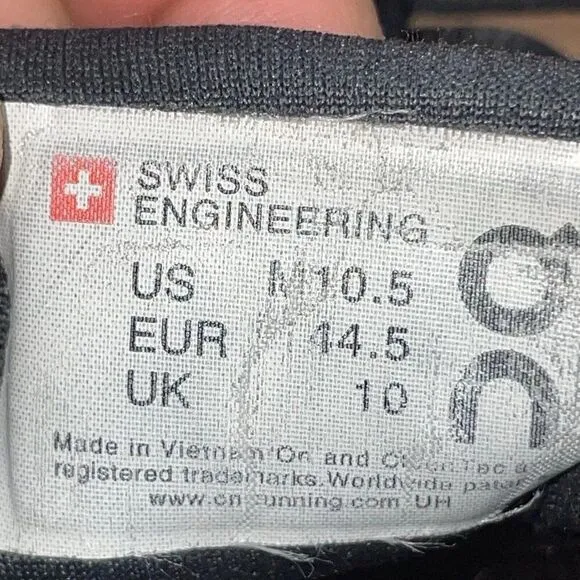 On Cloud Men’s 10.5 Black Swiss Engineering OC Running Sneakers Shoes *FLAWS