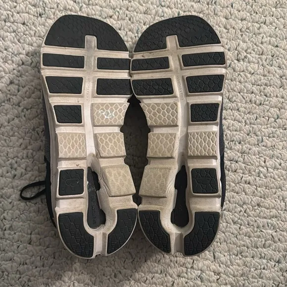 On Cloud Running Cloudrunner Sneakers