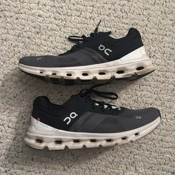 On Cloud Running Cloudrunner Sneakers