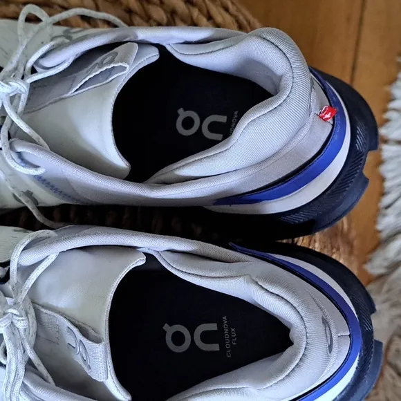 On Cloud Running Mens Cloudnova 2 Frost White/Blue/Black Sneakers Size 11