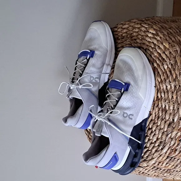 On Cloud Running Mens Cloudnova 2 Frost White/Blue/Black Sneakers Size 11