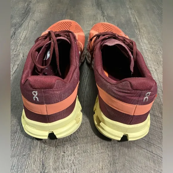 On Cloud Running Mens Sneakers