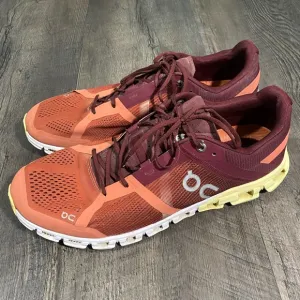 On Cloud Running Mens Sneakers