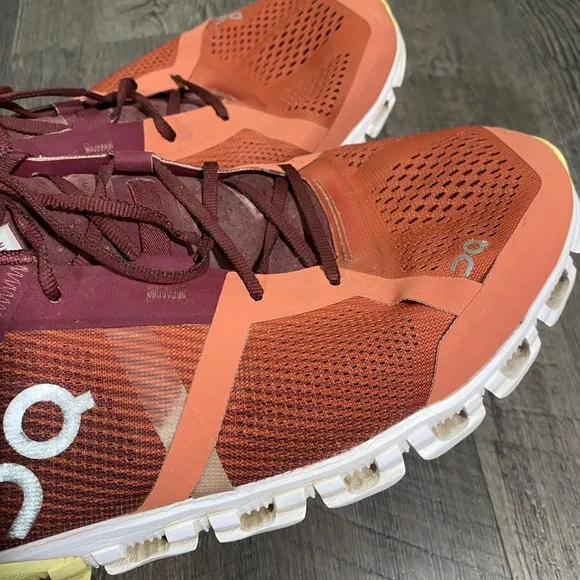 On Cloud Running Mens Sneakers