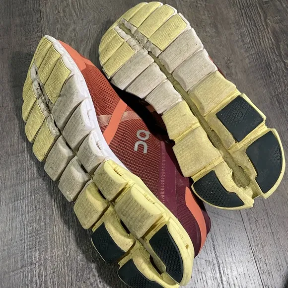 On Cloud Running Mens Sneakers