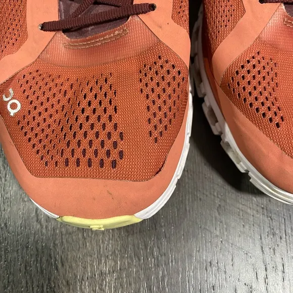 On Cloud Running Mens Sneakers