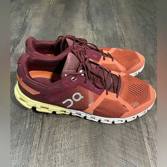 On Cloud Running Mens Sneakers
