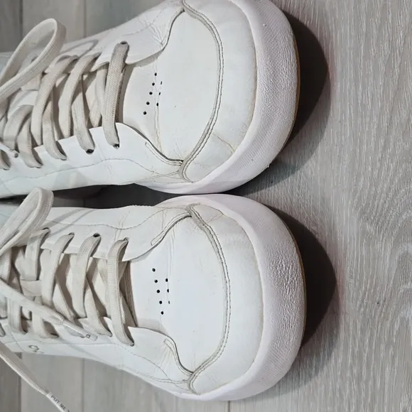 On Cloud Running Mens The Roger White Leather Athletic Sneakers Shoes Sz 11.5