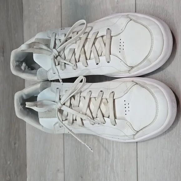 On Cloud Running Mens The Roger White Leather Athletic Sneakers Shoes Sz 11.5