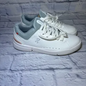 On Cloud The Roger Advantage Women’s White Rosehip Sneakers  Size 7.5 New In Box