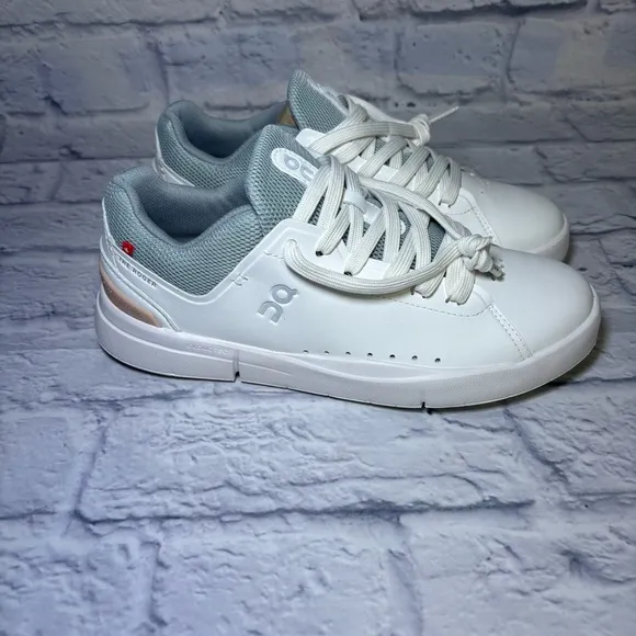 On Cloud The Roger Advantage Women’s White Rosehip Sneakers  Size 7.5 New In Box