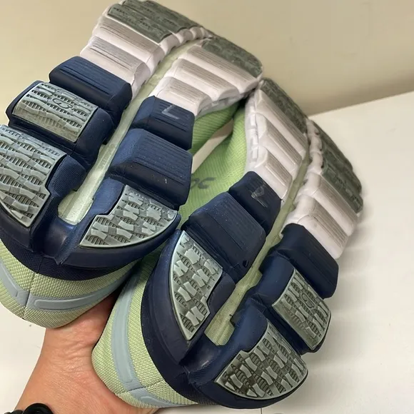 On Cloudflow 3 Running Sneakers