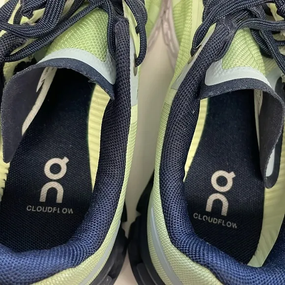 On Cloudflow 3 Running Sneakers