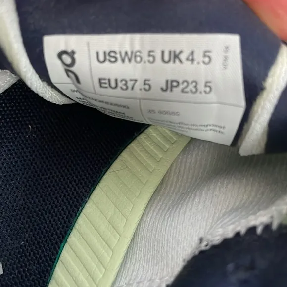 On Cloudflow 3 Running Sneakers