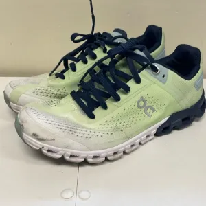 On Cloudflow 3 Running Sneakers