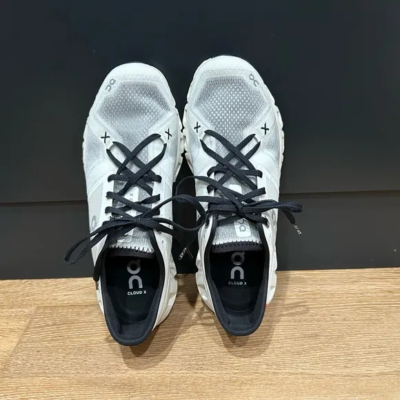 On CloudX men’s size 8