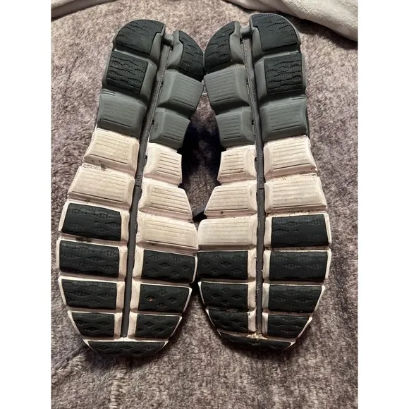ON M CLOUDFLOW Running Sneakers Size 11.5