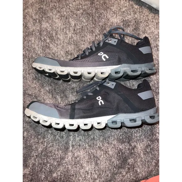 ON M CLOUDFLOW Running Sneakers Size 11.5