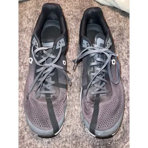 ON M CLOUDFLOW Running Sneakers Size 11.5
