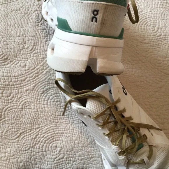 ON M CLOUDRUNNER 11 men’s size 11