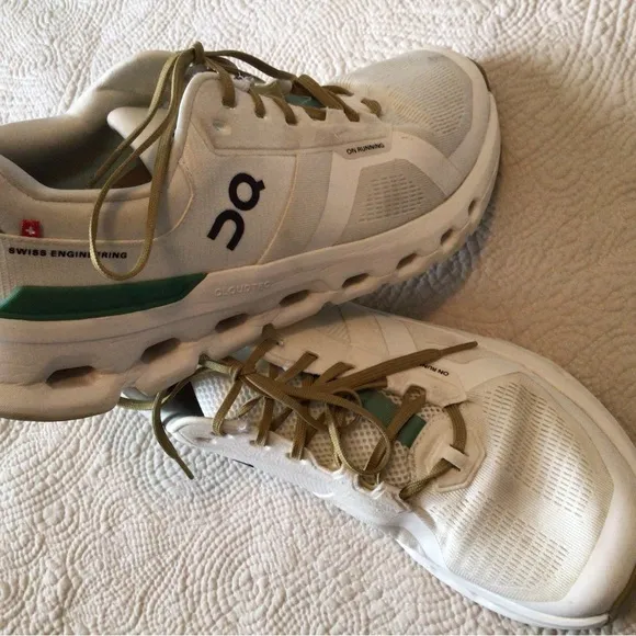 ON M CLOUDRUNNER 11 men’s size 11