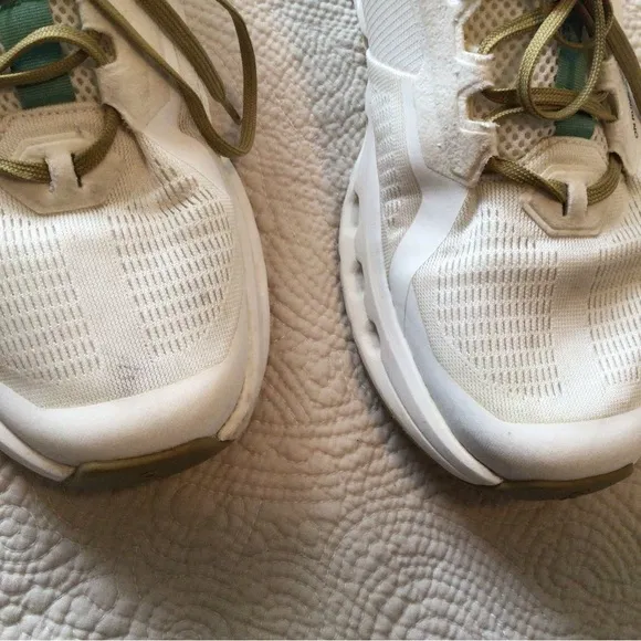 ON M CLOUDRUNNER 11 men’s size 11