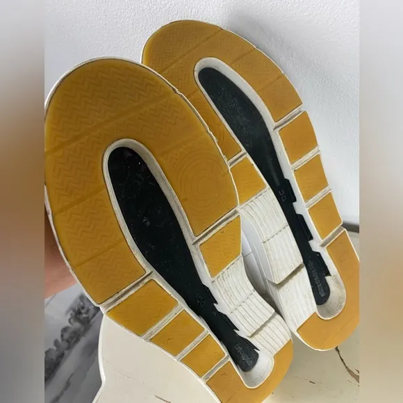 ON RUNNING Art The Roger Centre Court Size M13 Sneakers! 48.98974