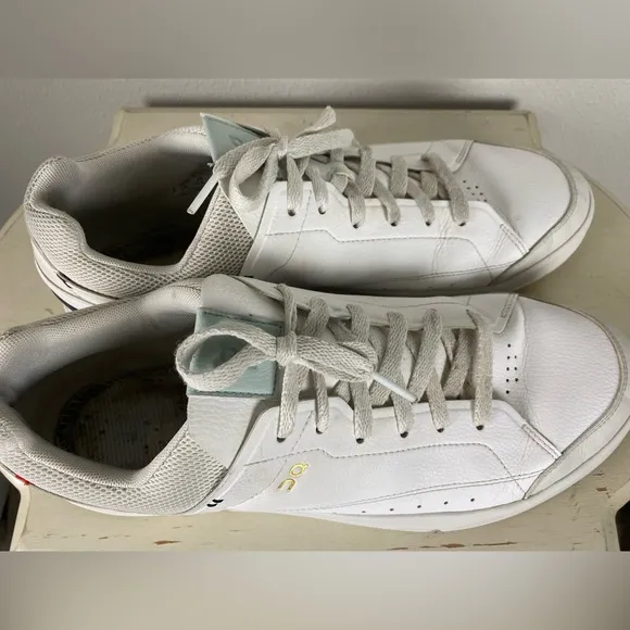 ON RUNNING Art The Roger Centre Court Size M13 Sneakers! 48.98974