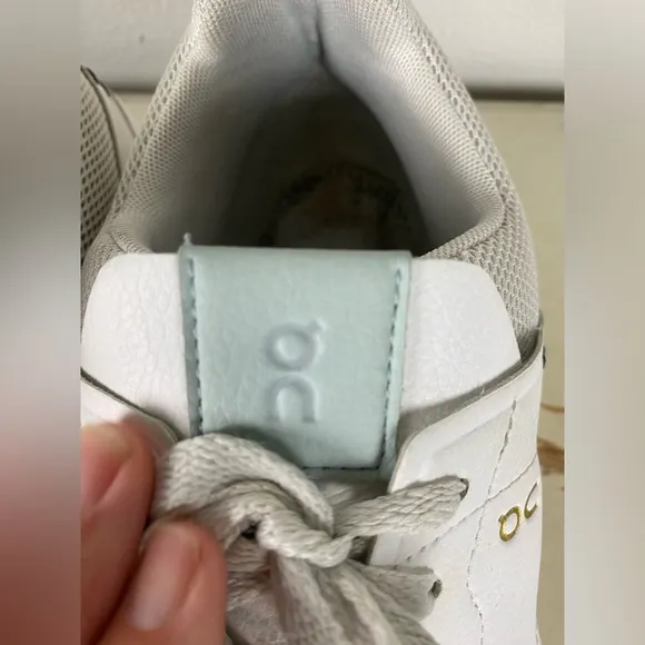 ON RUNNING Art The Roger Centre Court Size M13 Sneakers! 48.98974