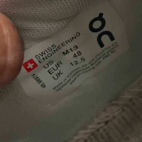ON RUNNING Art The Roger Centre Court Size M13 Sneakers! 48.98974