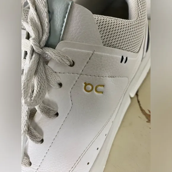 ON RUNNING Art The Roger Centre Court Size M13 Sneakers! 48.98974