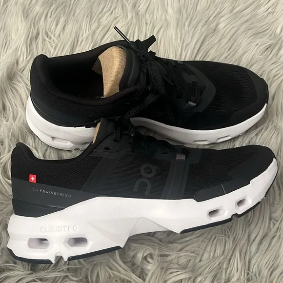 On Running Black and White cloudpulse size 6.5 NIB