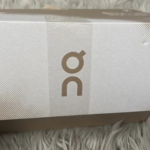 On Running Black and White cloudpulse size 6.5 NIB