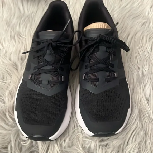 On Running Black and White cloudpulse size 6.5 NIB