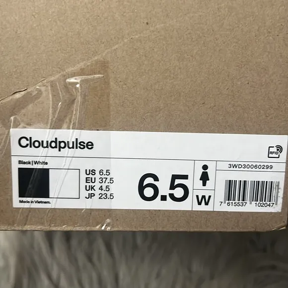On Running Black and White cloudpulse size 6.5 NIB