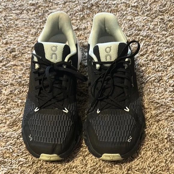 ON Running Black Sneakers a
