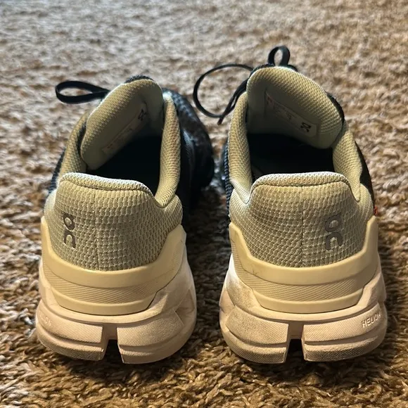 ON Running Black Sneakers a