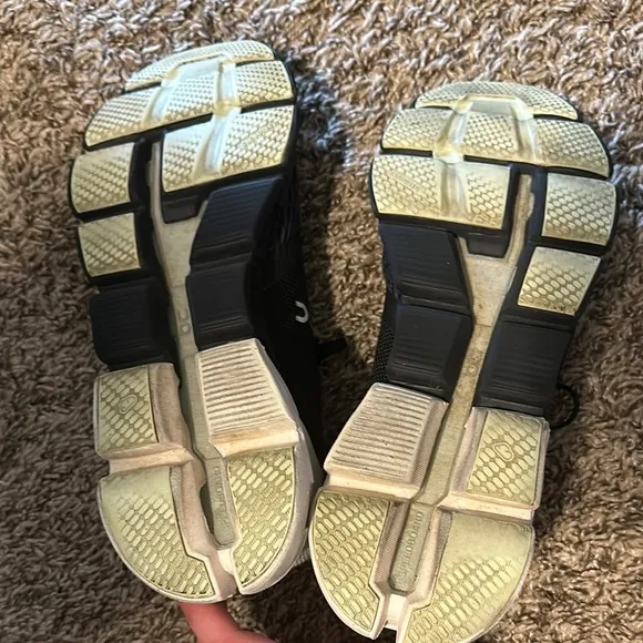 ON Running Black Sneakers a