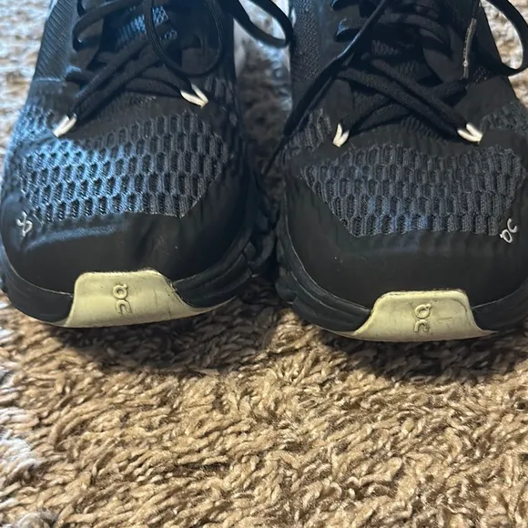 ON Running Black Sneakers a