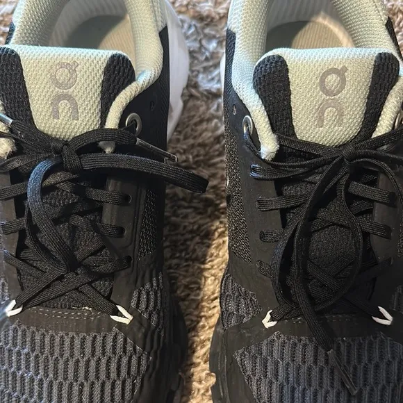 ON Running Black Sneakers a