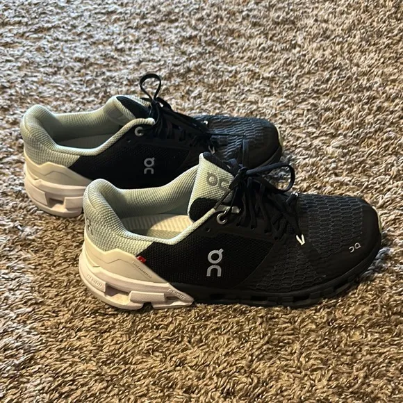 ON Running Black Sneakers a