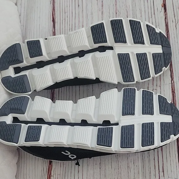 On Running Cloud 5 Black and Gray Sneakers Men's Size 10.5