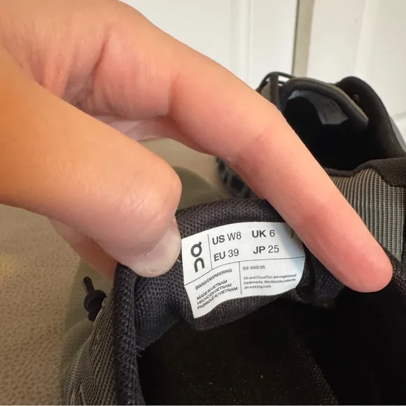 On Running Cloud 5 Waterproof Sneakers