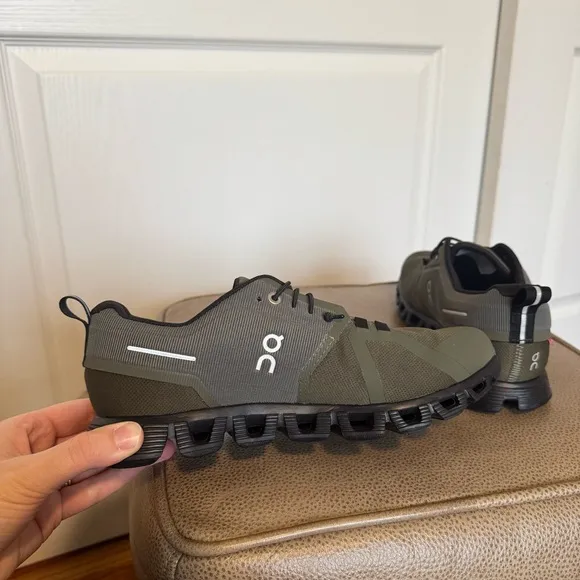 On Running Cloud 5 Waterproof Sneakers