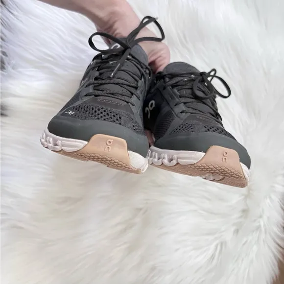 On Running Cloudflow Shoes