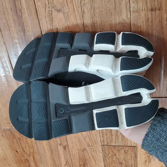 On Running Cloudflyer Sneakers